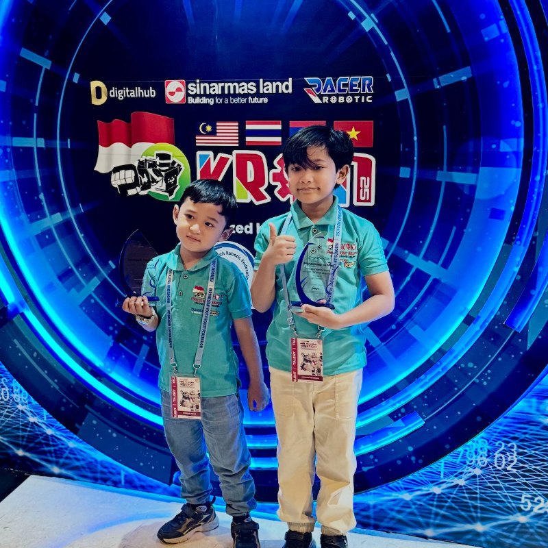 Foto hero kedua (persegi)